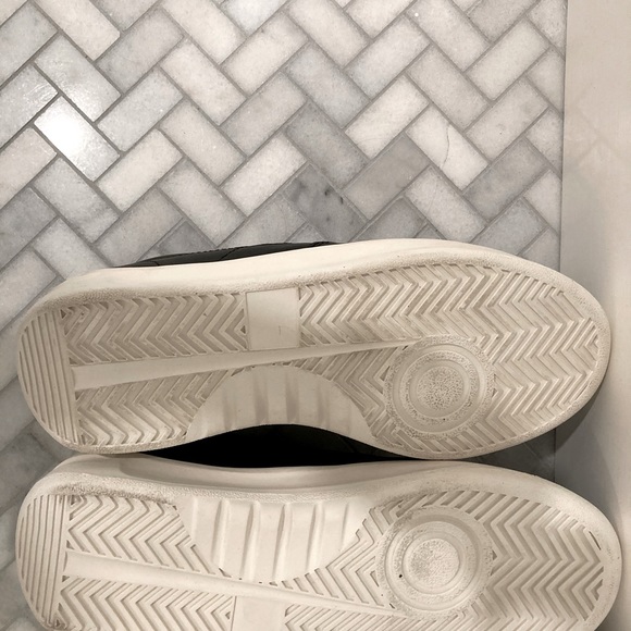 STEVE MADDEN BLACK RUNNERS- Size 8 - Picture 8 of 9